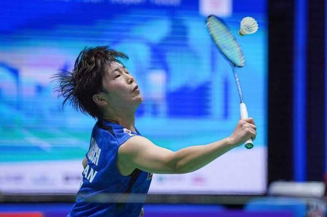 一个极为夸 一个极为夸